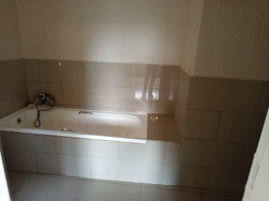 To Let 3 Bedroom Property for Rent in Vorna Valley Gauteng