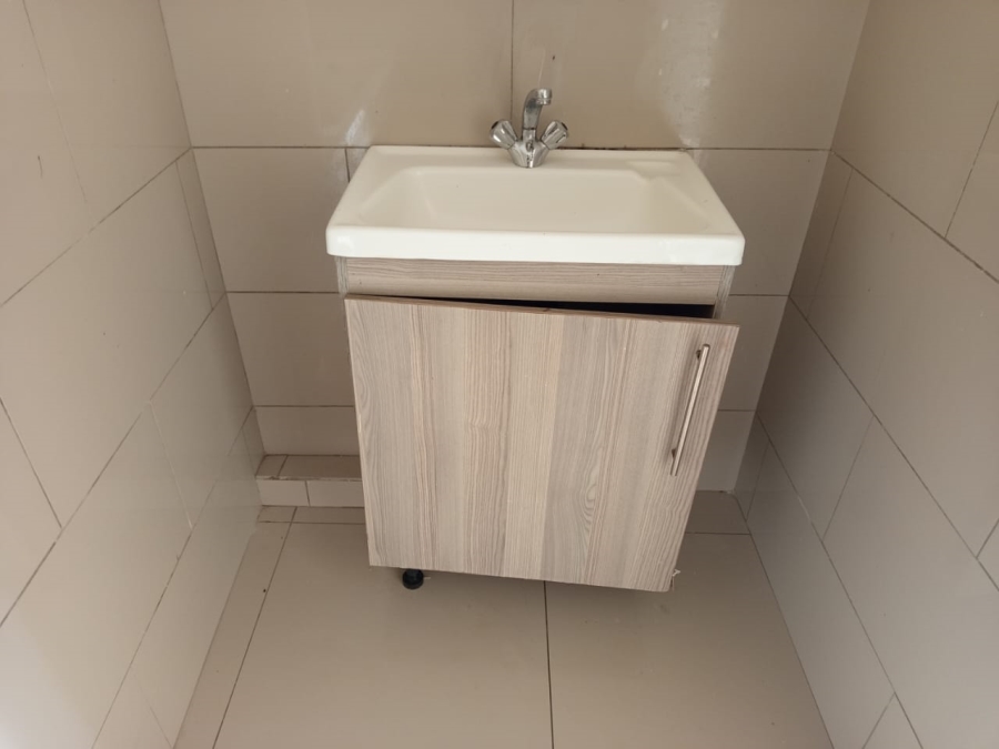 To Let 3 Bedroom Property for Rent in Vorna Valley Gauteng