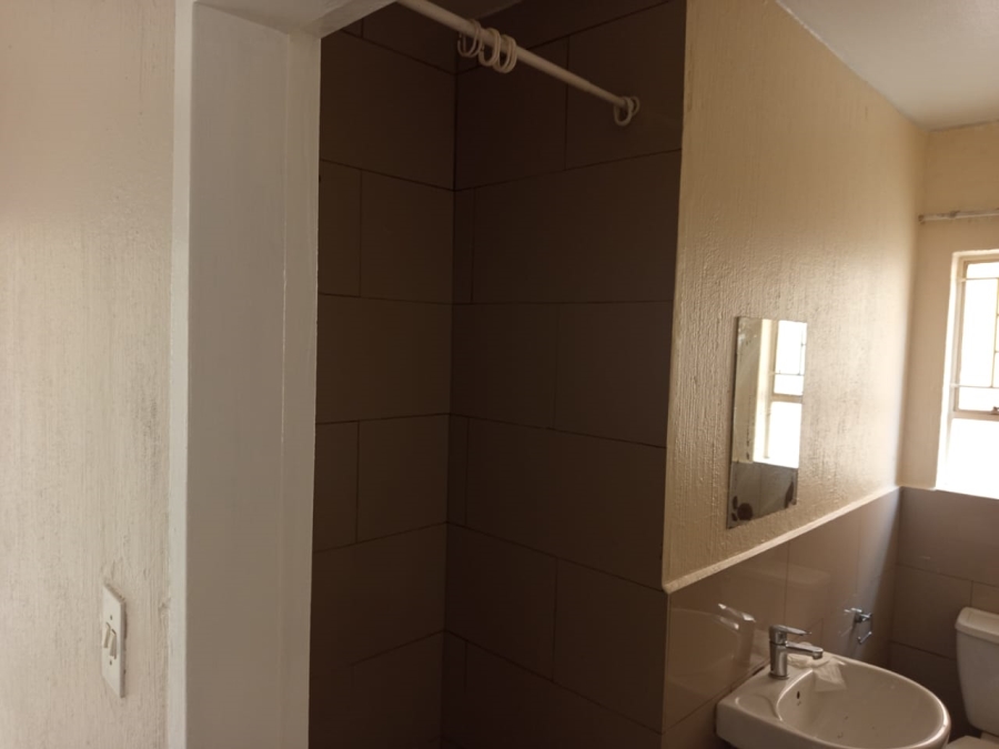 To Let 3 Bedroom Property for Rent in Vorna Valley Gauteng