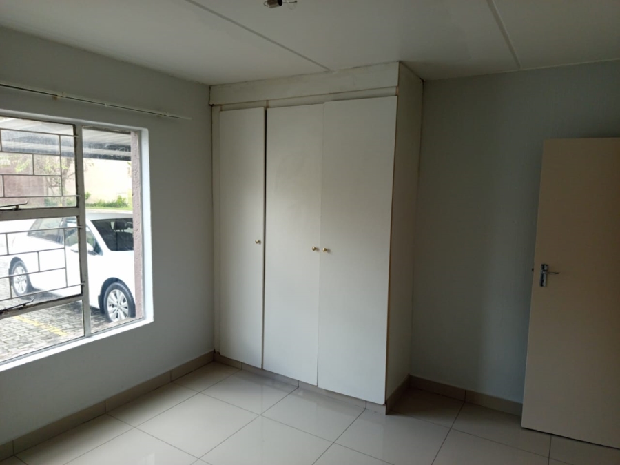 To Let 3 Bedroom Property for Rent in Vorna Valley Gauteng