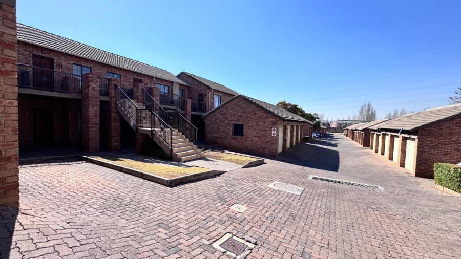 2 Bedroom Property for Sale in Highveld Gauteng