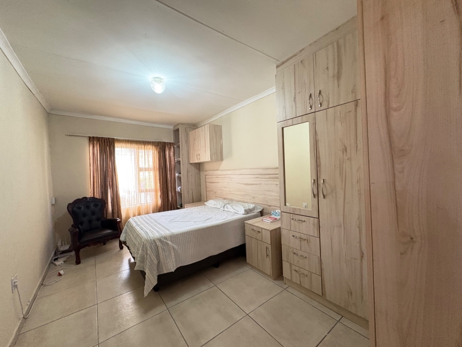 2 Bedroom Property for Sale in Greenside Gauteng