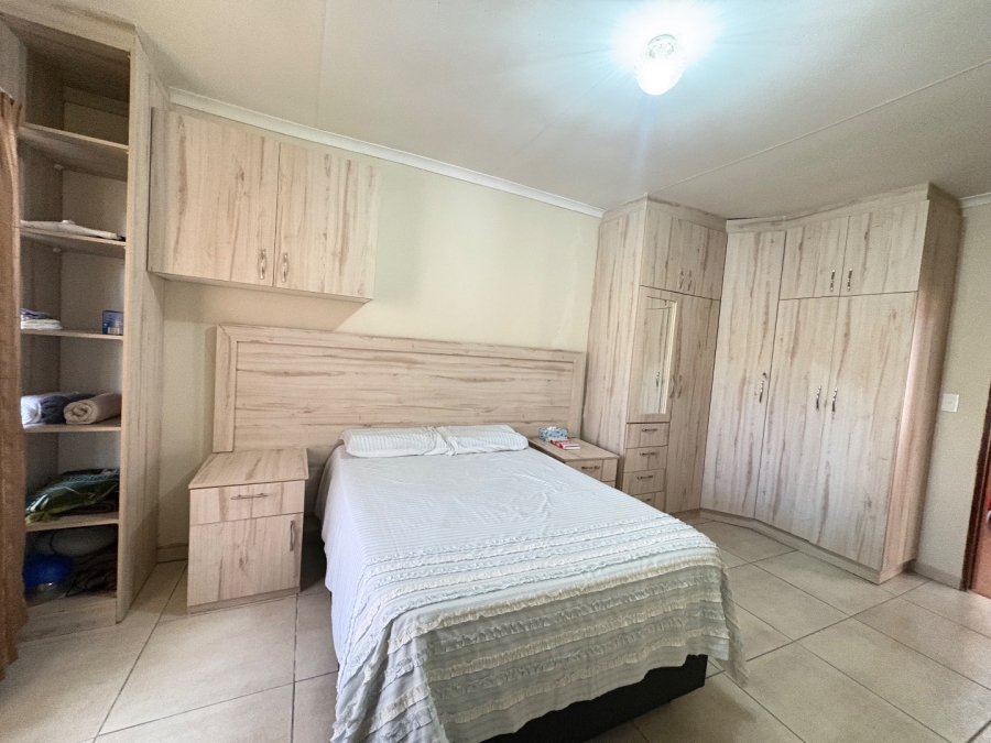 2 Bedroom Property for Sale in Greenside Gauteng