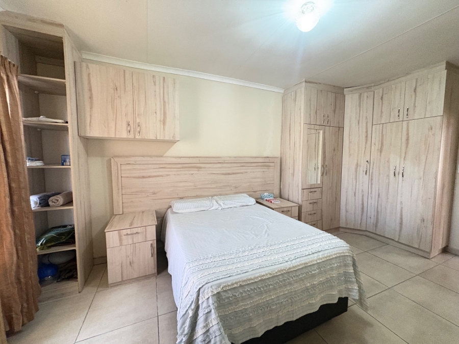 2 Bedroom Property for Sale in Greenside Gauteng