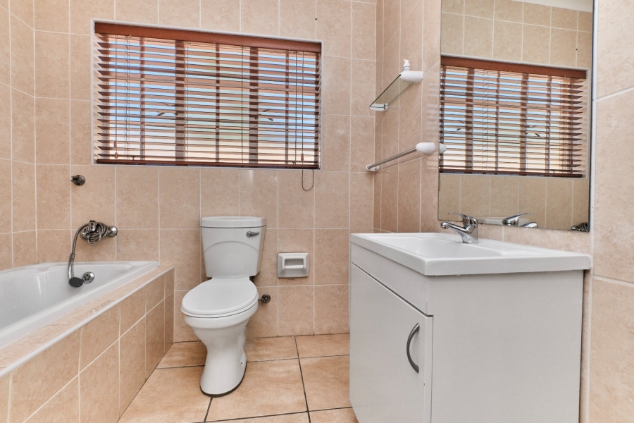 2 Bedroom Property for Sale in Harveston A H Gauteng