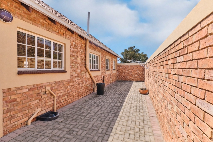 2 Bedroom Property for Sale in Harveston A H Gauteng