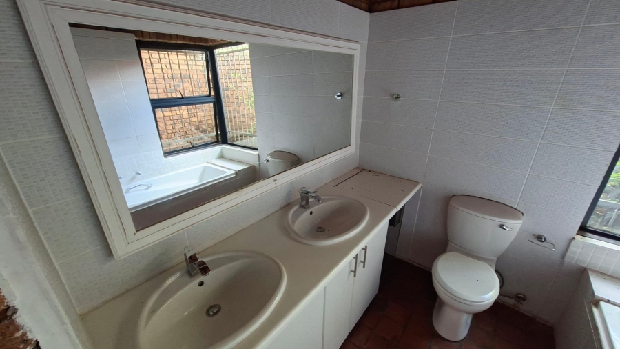 To Let 4 Bedroom Property for Rent in Groenkloof Gauteng