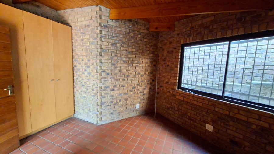 To Let 4 Bedroom Property for Rent in Groenkloof Gauteng