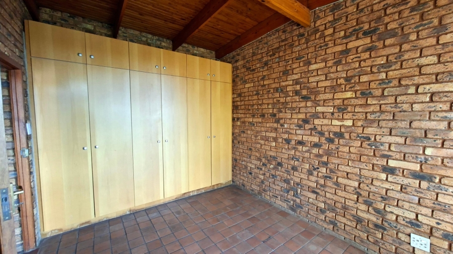 To Let 4 Bedroom Property for Rent in Groenkloof Gauteng
