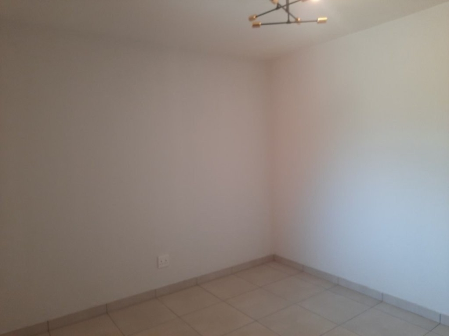 2 Bedroom Property for Sale in Honeydew Manor Gauteng