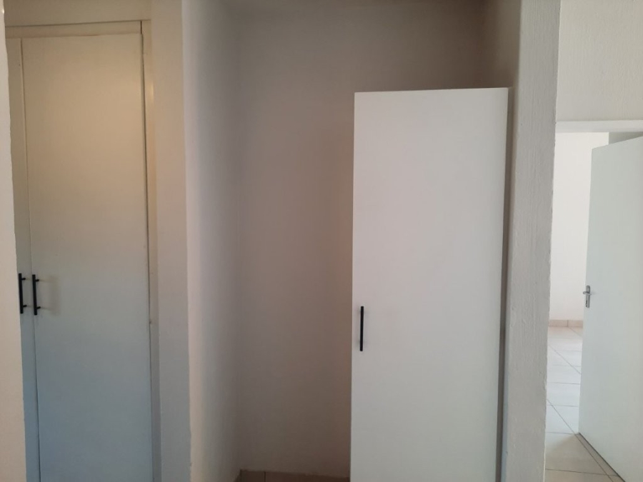 2 Bedroom Property for Sale in Honeydew Manor Gauteng
