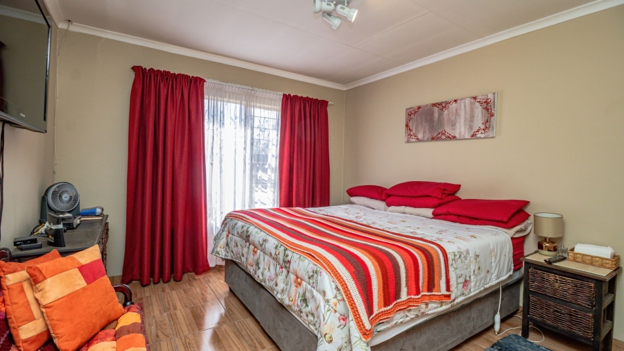 3 Bedroom Property for Sale in Bonaero Park Gauteng