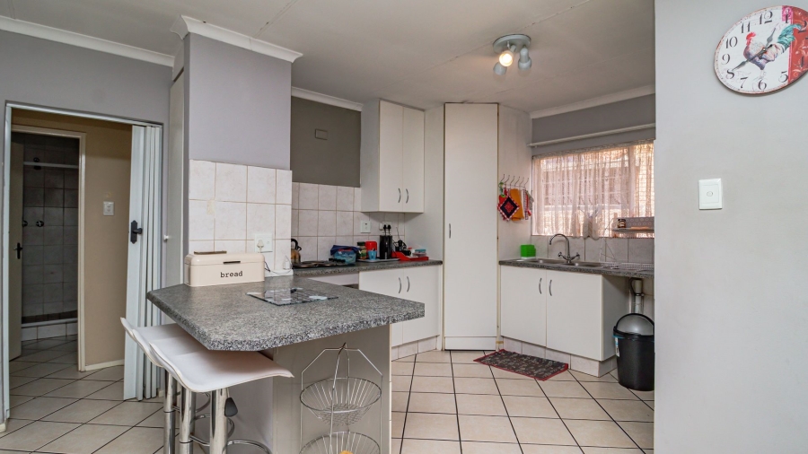3 Bedroom Property for Sale in Bonaero Park Gauteng