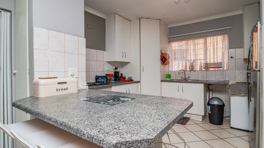 3 Bedroom Property for Sale in Bonaero Park Gauteng