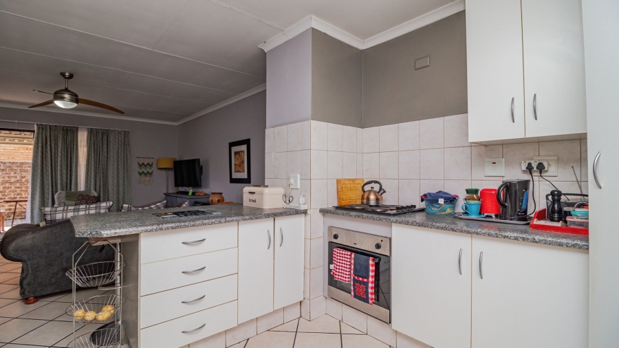 3 Bedroom Property for Sale in Bonaero Park Gauteng
