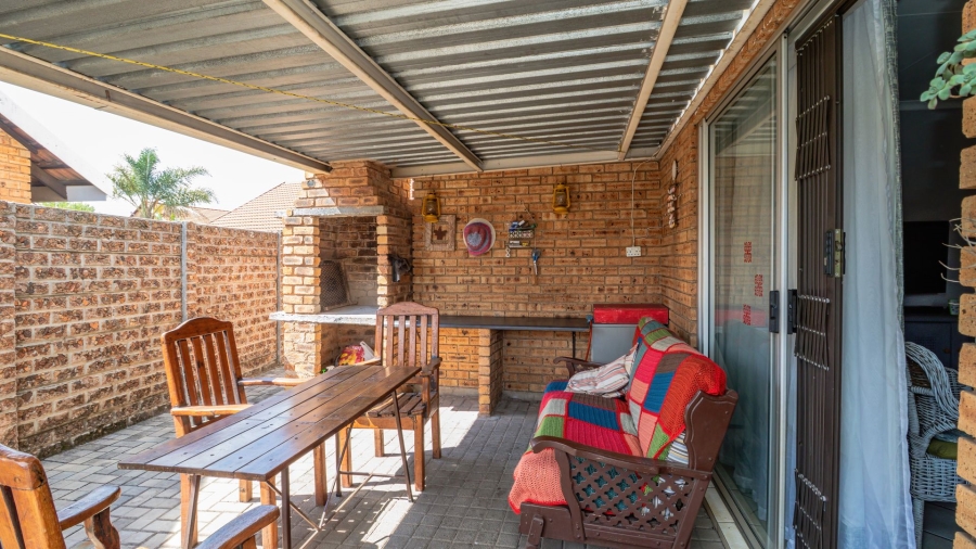 3 Bedroom Property for Sale in Bonaero Park Gauteng