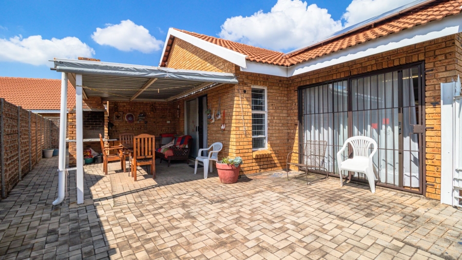 3 Bedroom Property for Sale in Bonaero Park Gauteng