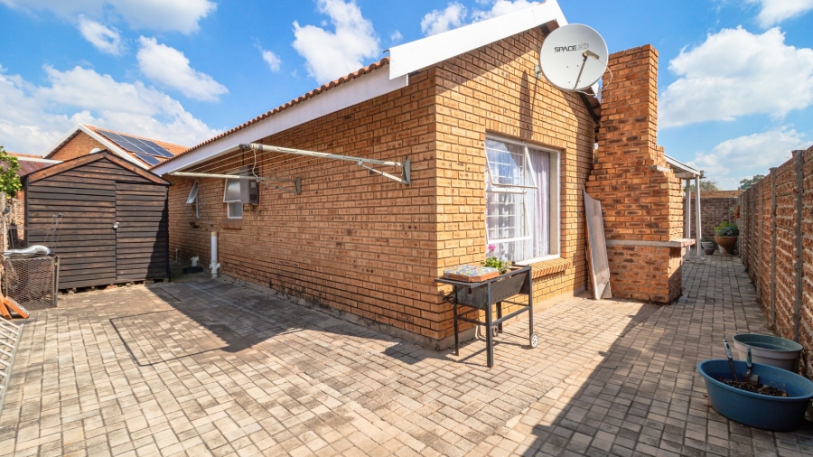 3 Bedroom Property for Sale in Bonaero Park Gauteng