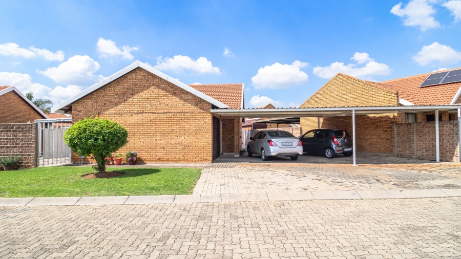 3 Bedroom Property for Sale in Bonaero Park Gauteng