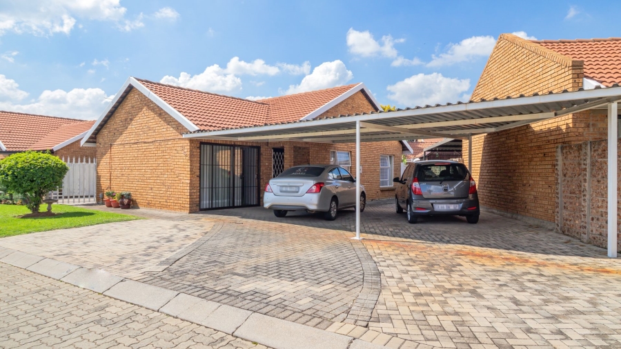 3 Bedroom Property for Sale in Bonaero Park Gauteng