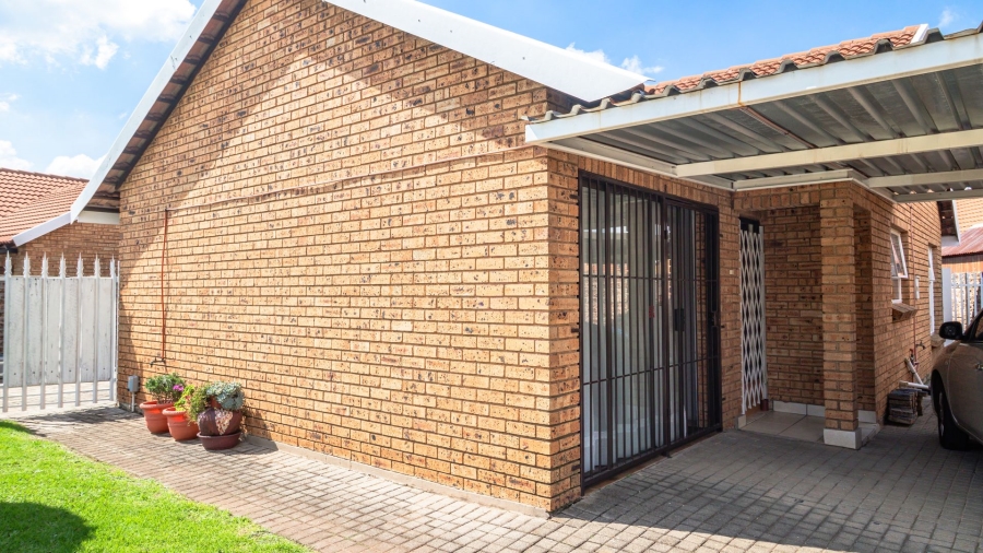 3 Bedroom Property for Sale in Bonaero Park Gauteng