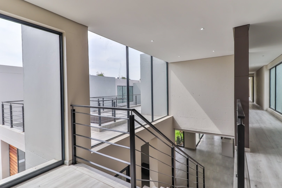 To Let 4 Bedroom Property for Rent in Sandown Gauteng