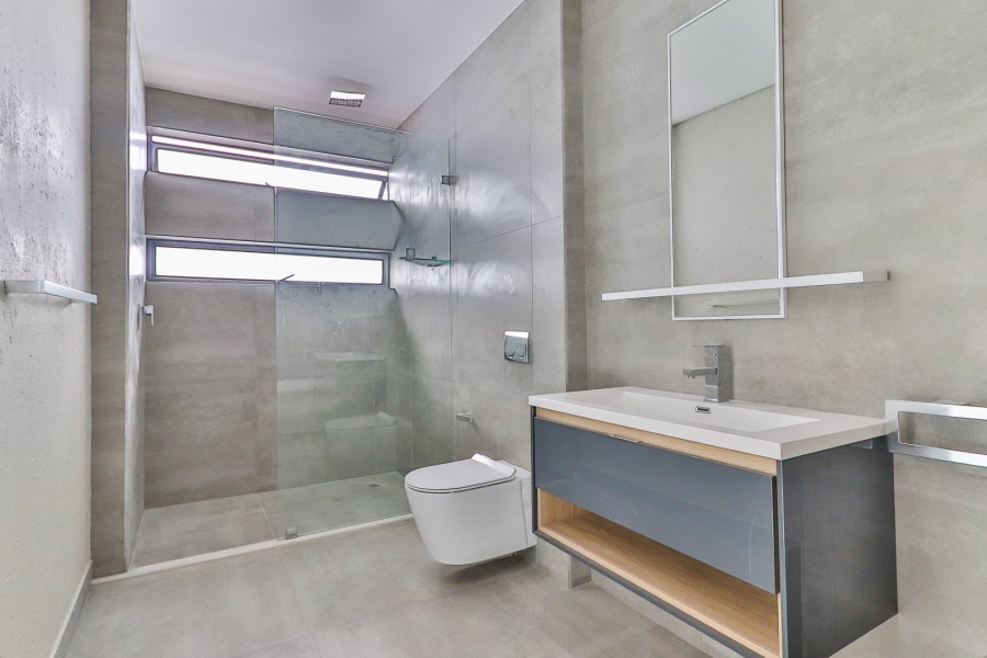 To Let 4 Bedroom Property for Rent in Sandown Gauteng