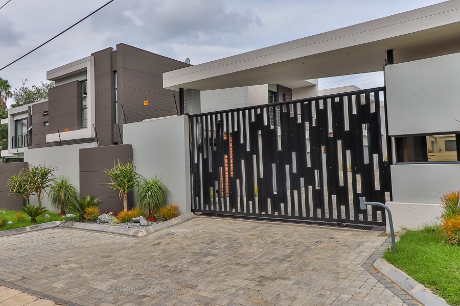To Let 4 Bedroom Property for Rent in Sandown Gauteng