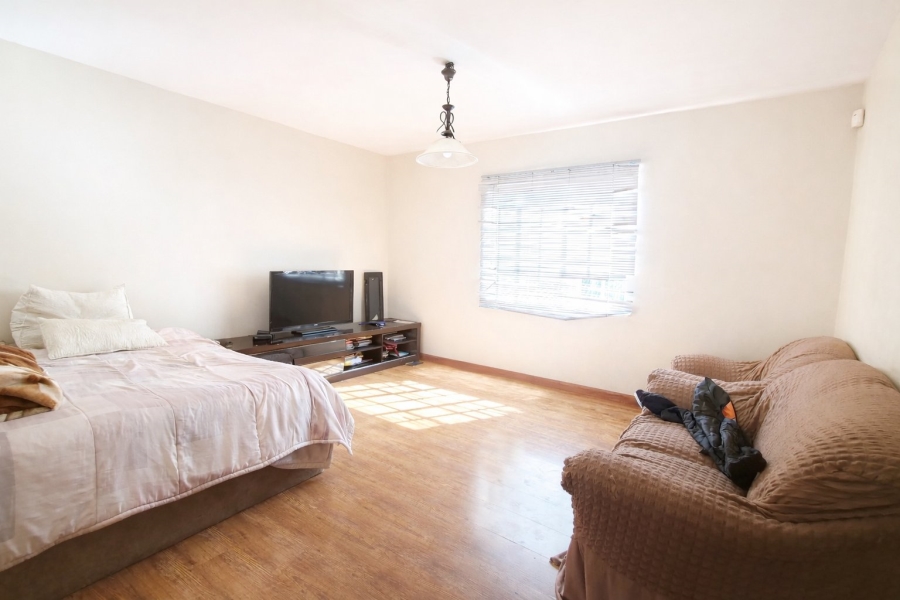 4 Bedroom Property for Sale in Die Hoewes Gauteng