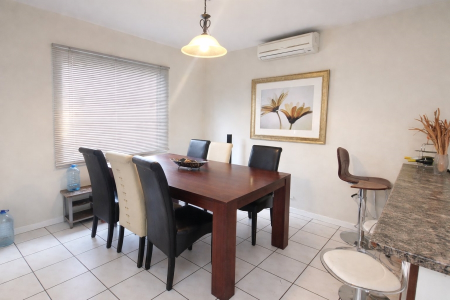4 Bedroom Property for Sale in Die Hoewes Gauteng