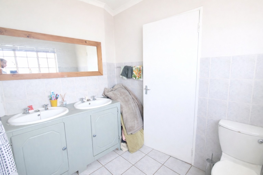 4 Bedroom Property for Sale in Die Hoewes Gauteng