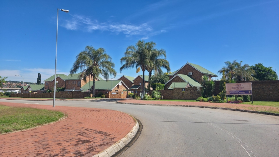 4 Bedroom Property for Sale in Die Hoewes Gauteng