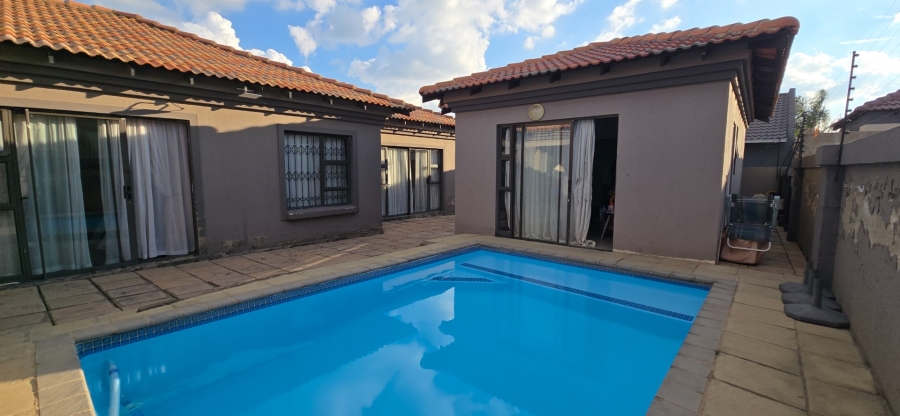 4 Bedroom Property for Sale in Alveda Gauteng