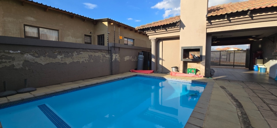 4 Bedroom Property for Sale in Alveda Gauteng