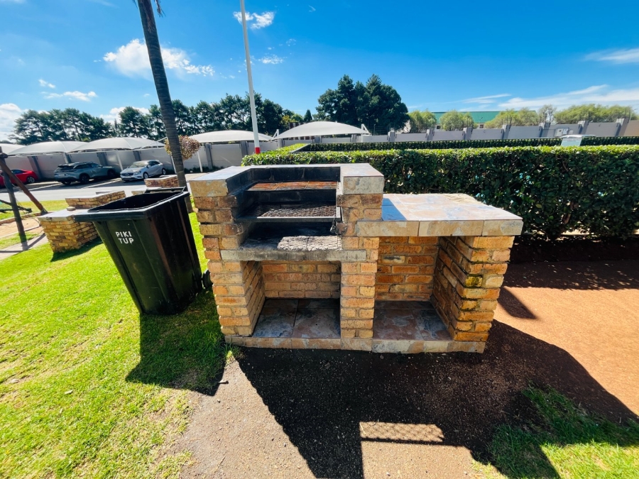 1 Bedroom Property for Sale in Erand Gardens Gauteng