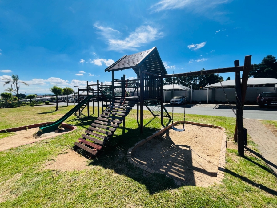 1 Bedroom Property for Sale in Erand Gardens Gauteng