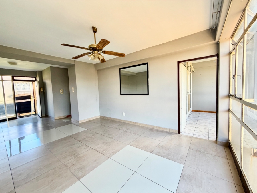 To Let 2 Bedroom Property for Rent in Rhodesfield Gauteng