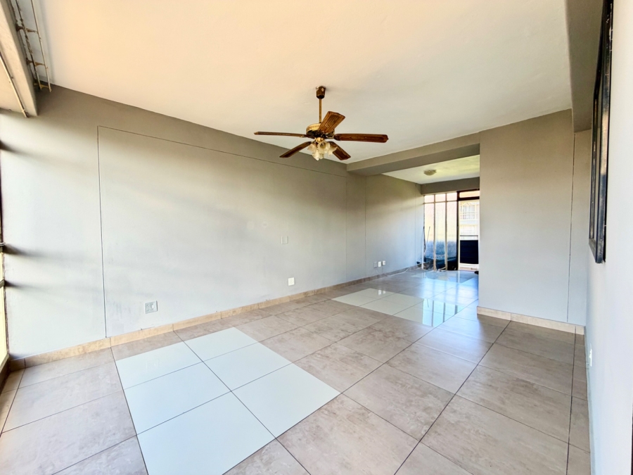 To Let 2 Bedroom Property for Rent in Rhodesfield Gauteng