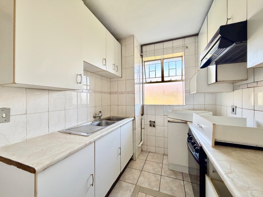 To Let 2 Bedroom Property for Rent in Rhodesfield Gauteng