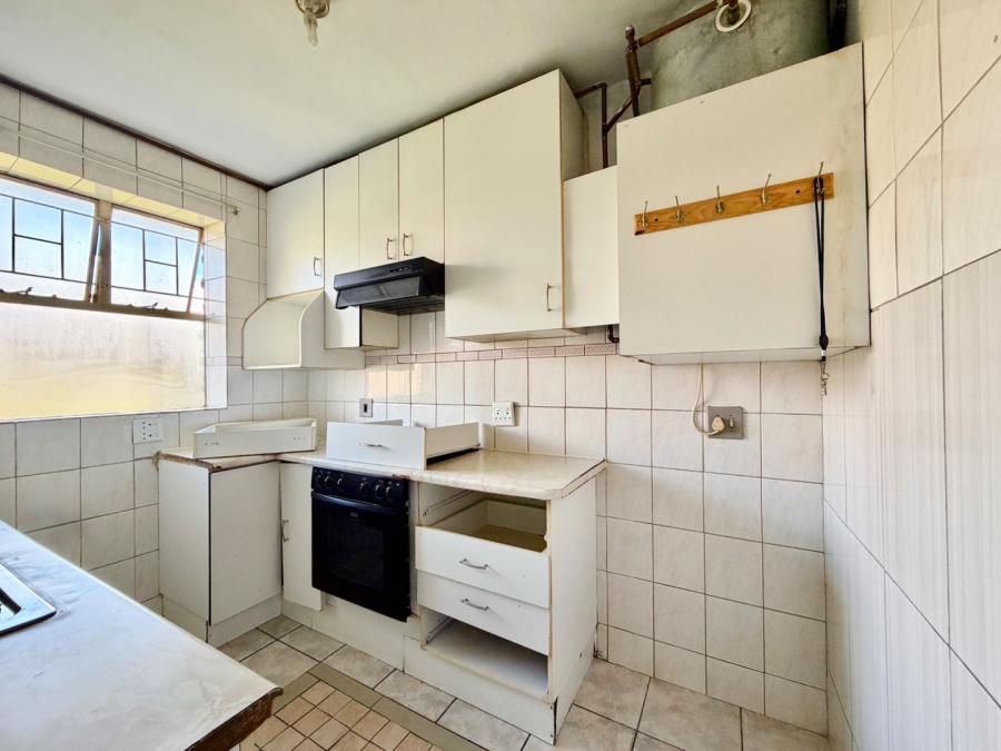 To Let 2 Bedroom Property for Rent in Rhodesfield Gauteng