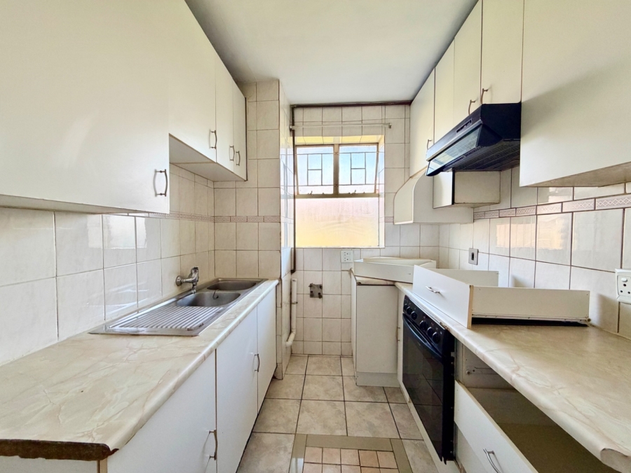 To Let 2 Bedroom Property for Rent in Rhodesfield Gauteng