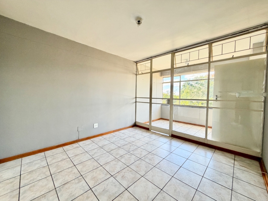 To Let 2 Bedroom Property for Rent in Rhodesfield Gauteng