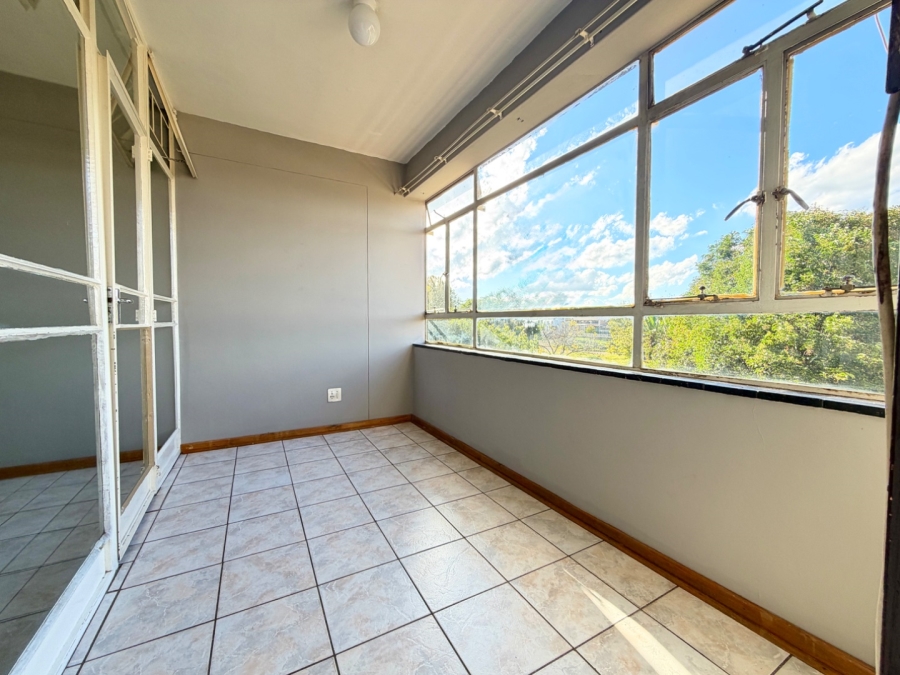 To Let 2 Bedroom Property for Rent in Rhodesfield Gauteng