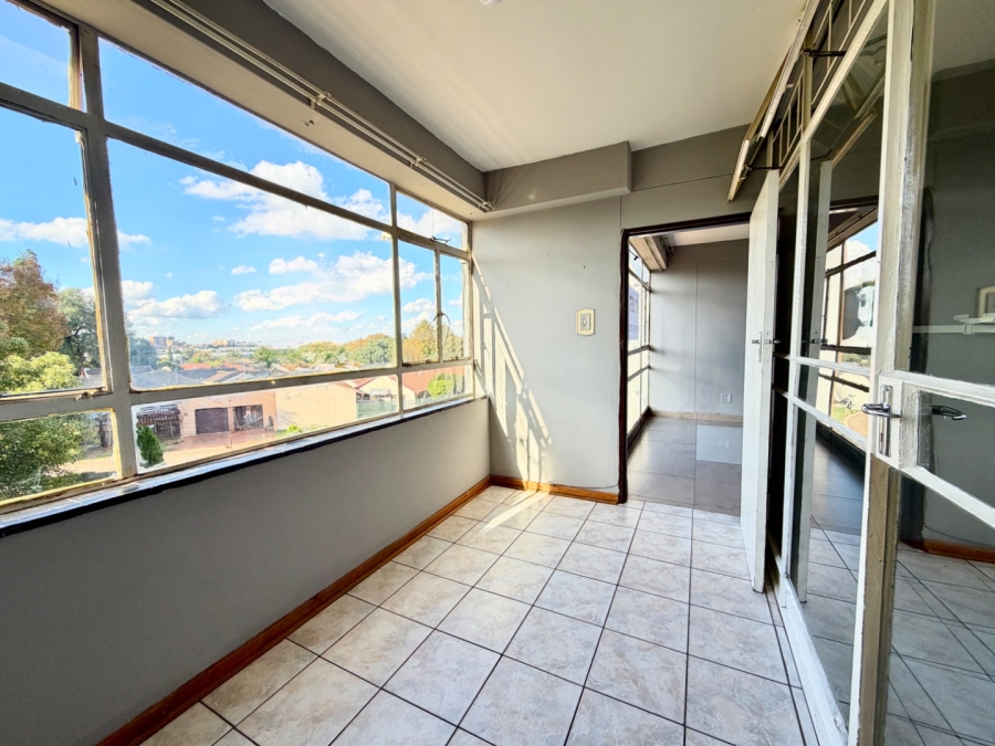 To Let 2 Bedroom Property for Rent in Rhodesfield Gauteng