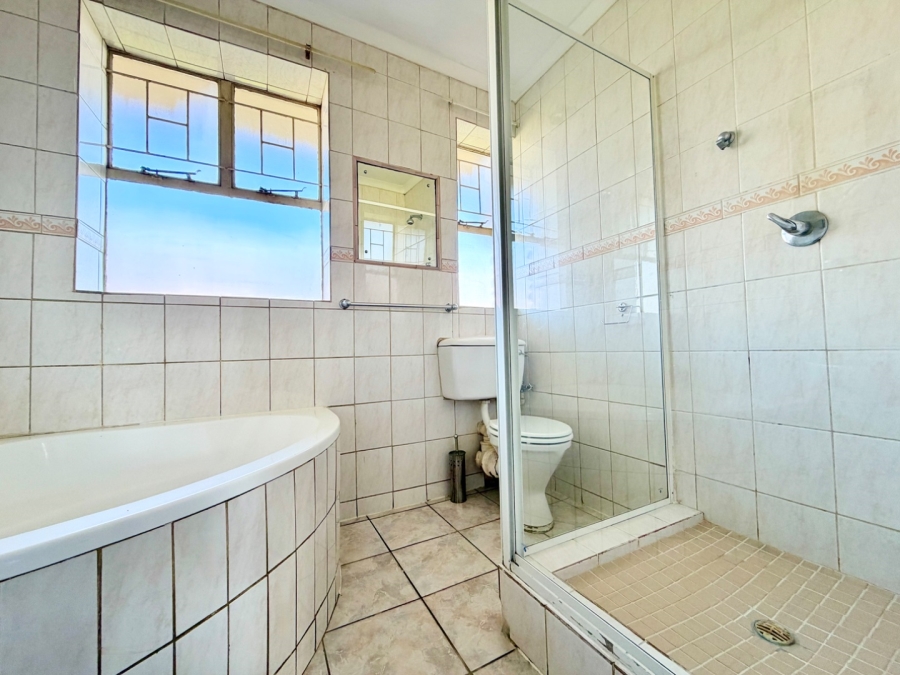 To Let 2 Bedroom Property for Rent in Rhodesfield Gauteng
