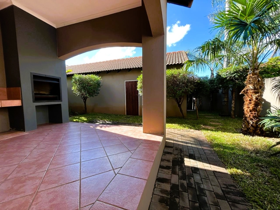 2 Bedroom Property for Sale in Eco Park Gauteng
