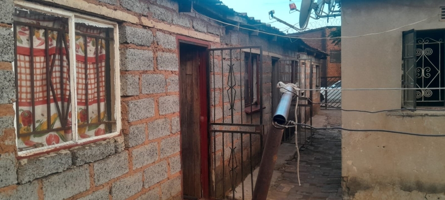 2 Bedroom Property for Sale in Nhlapo Gauteng