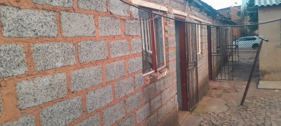 2 Bedroom Property for Sale in Nhlapo Gauteng