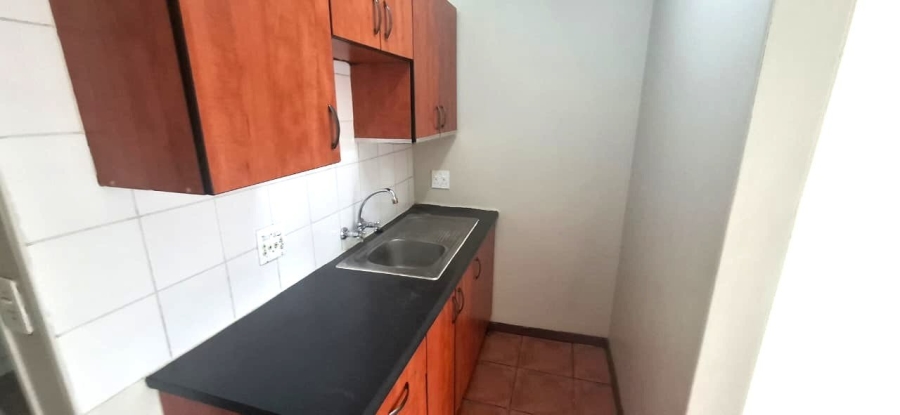To Let 1 Bedroom Property for Rent in Riviera Gauteng