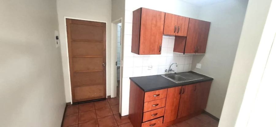 To Let 1 Bedroom Property for Rent in Riviera Gauteng
